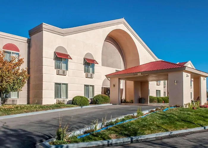 Quality Inn & Suites Farmington
